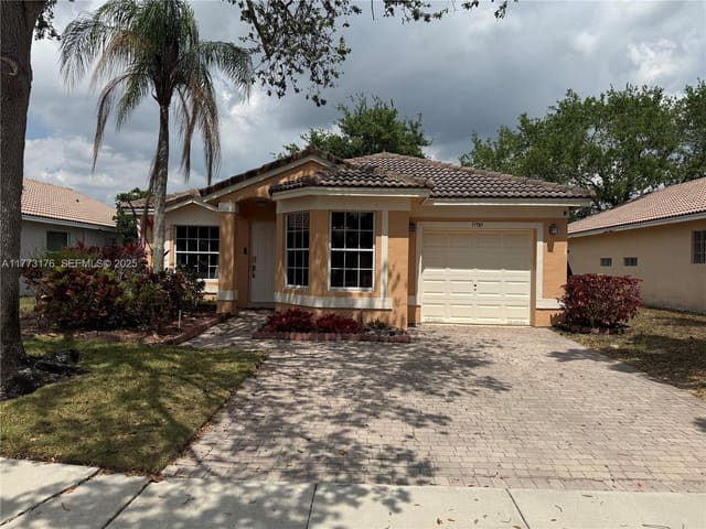 11781 SW 7th Street, Pembroke Pines, FL 33025