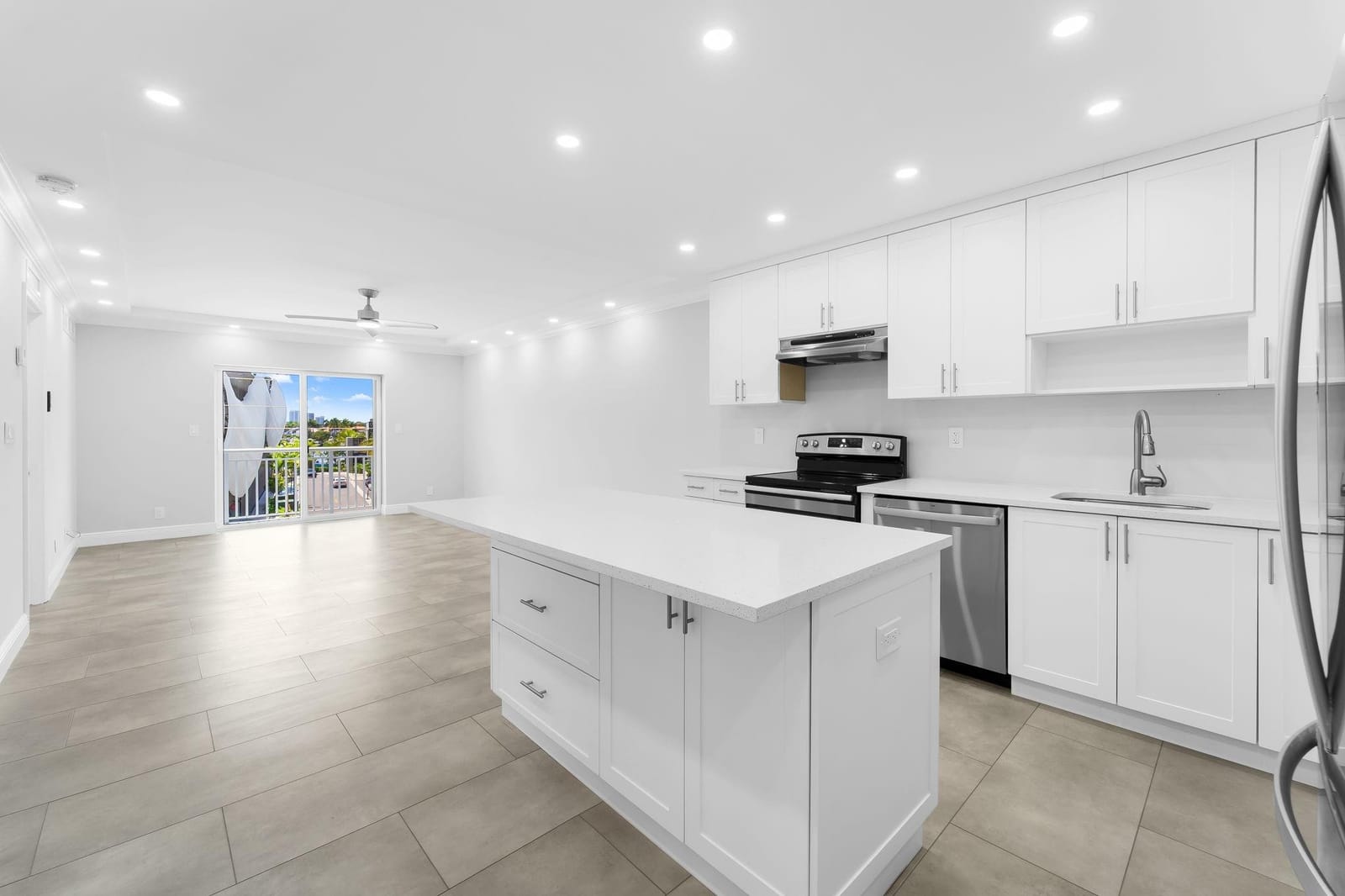 200 S Birch Road 408 — photo 3