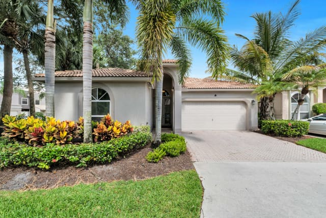 16677 Los Gatos Drive, sold in Ventura, Delray Beach, FL