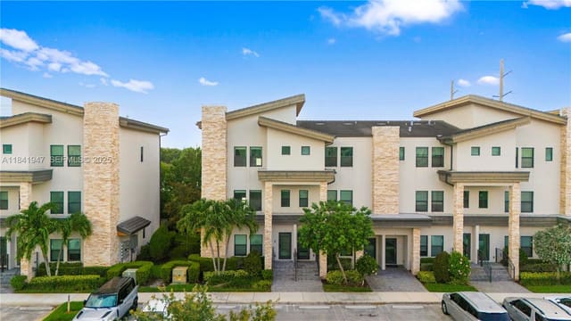 10467 NW 82nd Street 1, sold in Highland At Park Central, Doral, FL