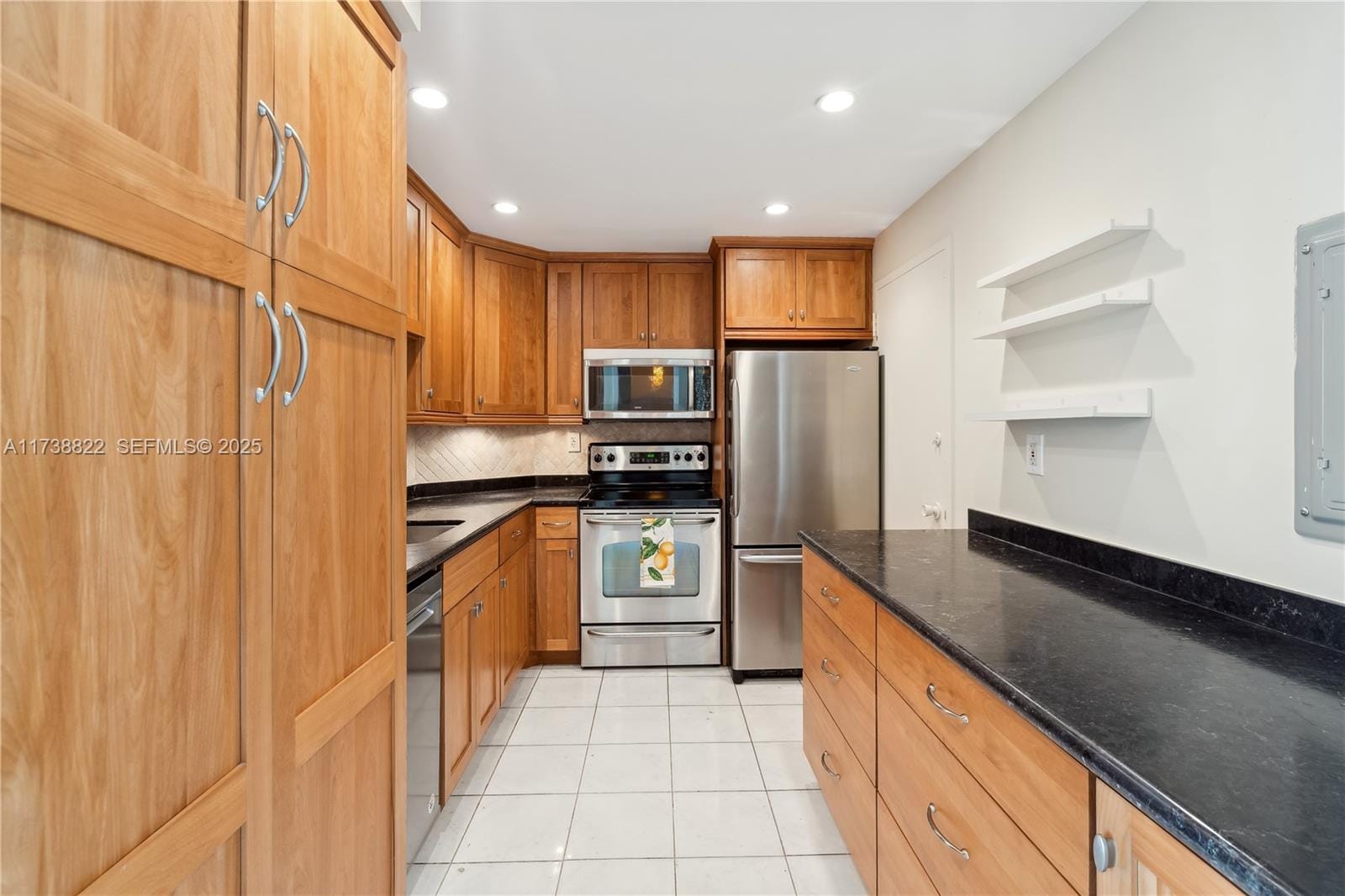 500 Bayview Drive 1419, Sunny Isles Beach, FL 33160 photo 2