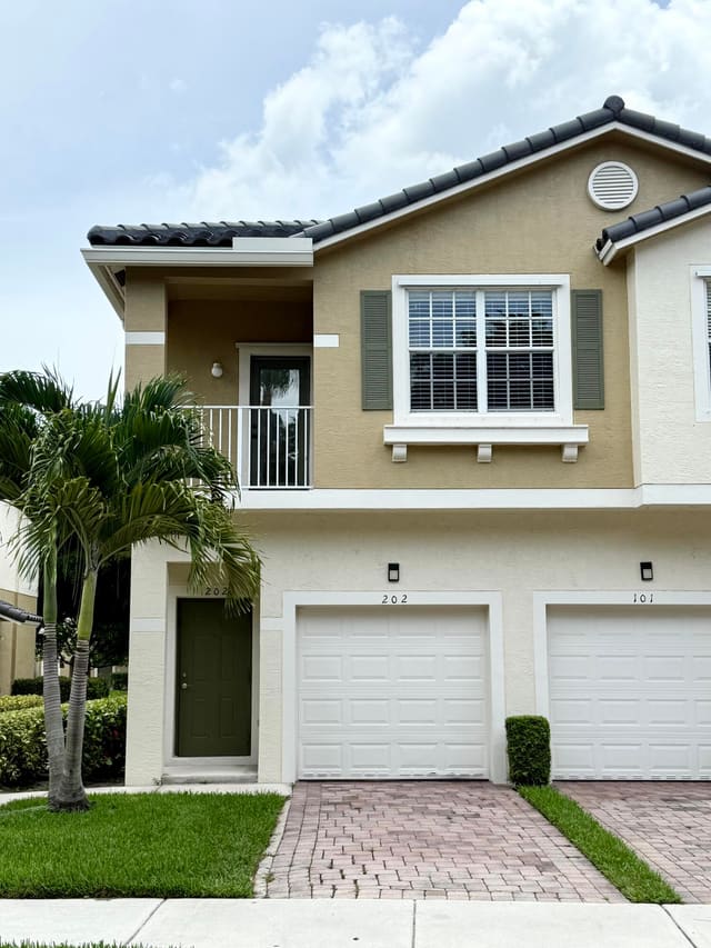 3051 SE Lexington Lakes Drive 202, sold in Lexington Lakes, Boynton Beach, FL