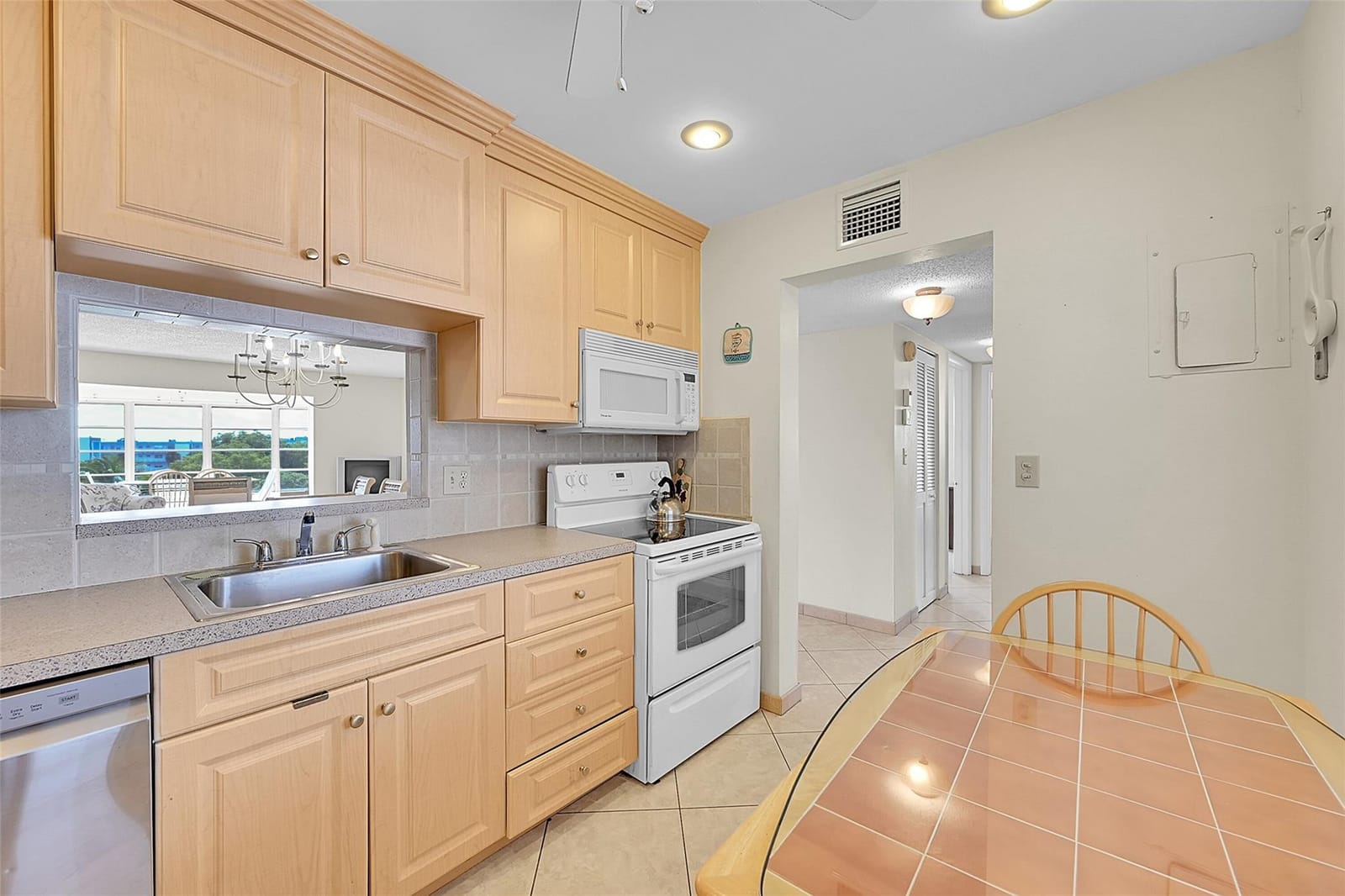 4000 NW 44th Avenue 401, Lauderdale Lakes, FL 33319 photo 17