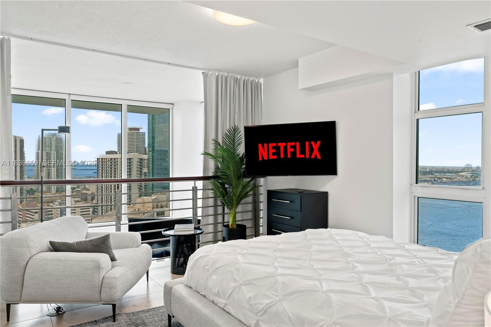 41 SE 5th Street 1901, Miami, FL 33131 photo 12