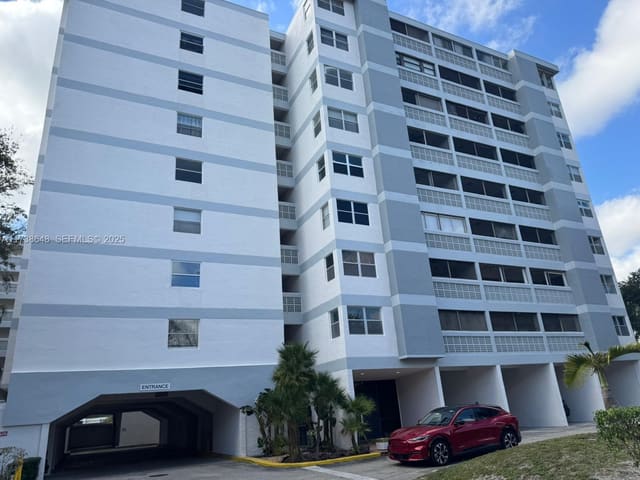 3301 Spanish Moss Terrace 415, Lakes Of Inverrary, Lauderhill, FL