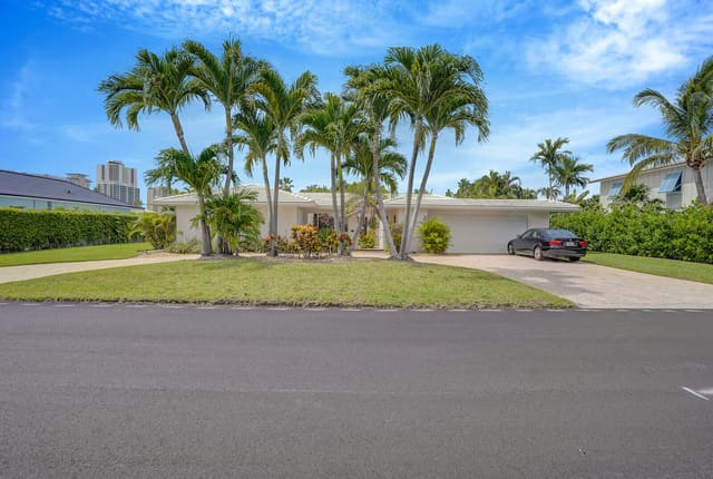 1211 Bimini Lane, sold in Palm Beach Isles 2, Singer Island, FL