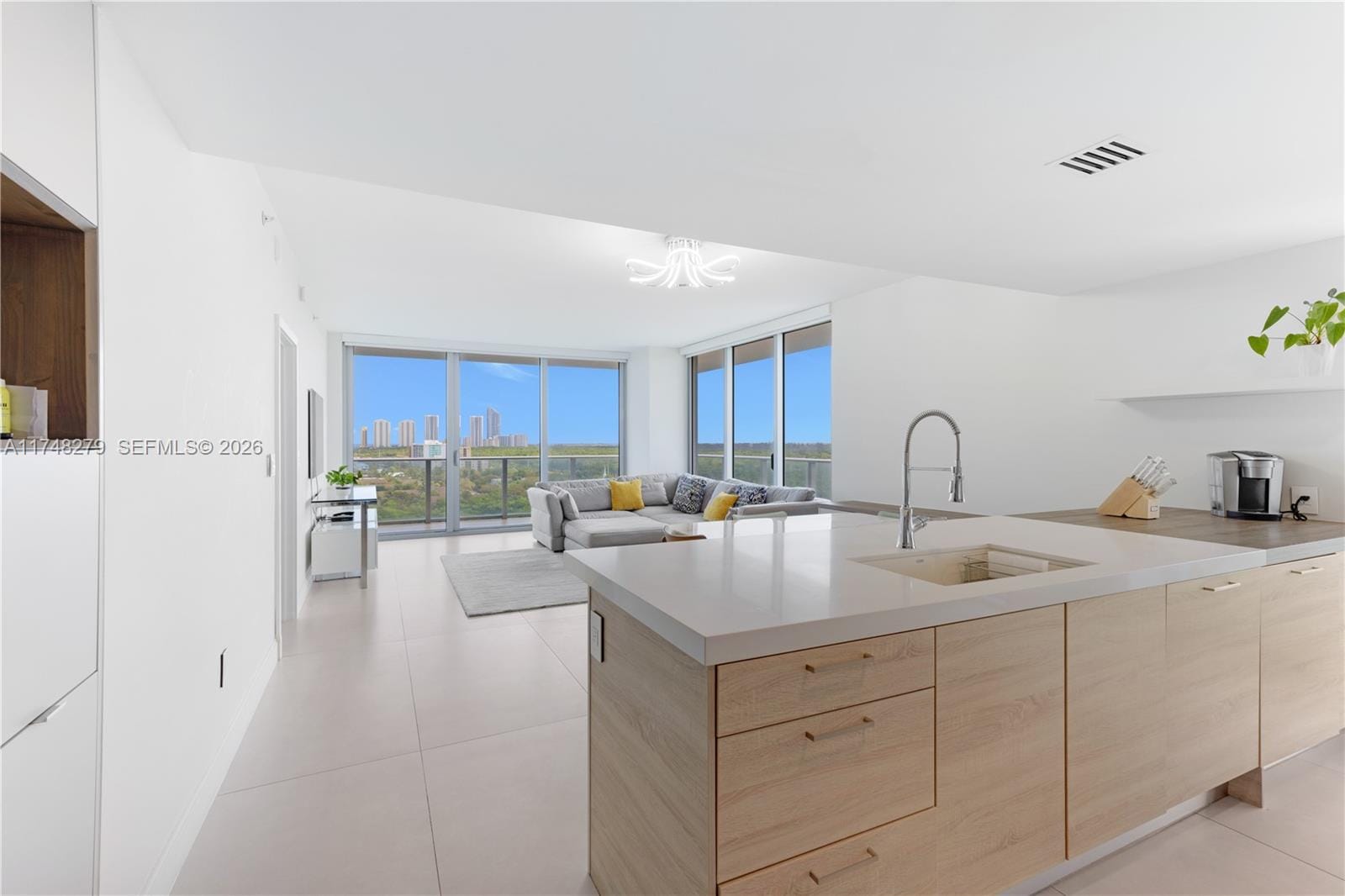 16385 Biscayne Boulevard 1221, North Miami Beach, FL 33160 photo 19