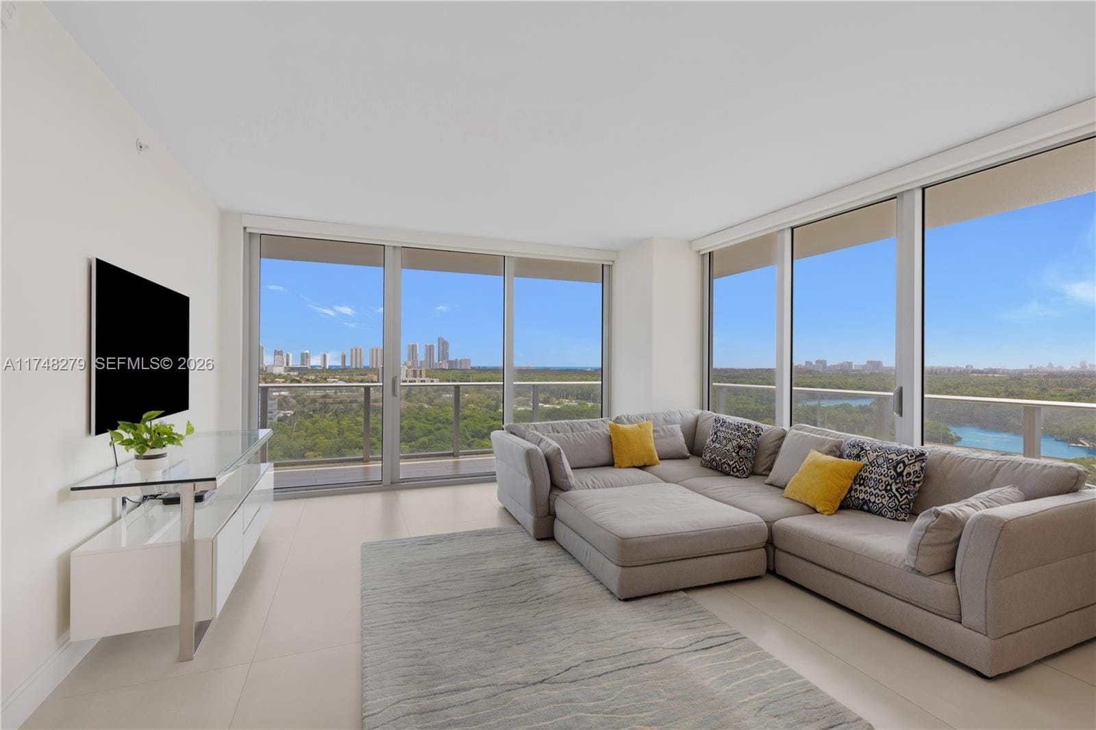 16385 Biscayne Boulevard 1221, North Miami Beach, FL 33160 photo 22
