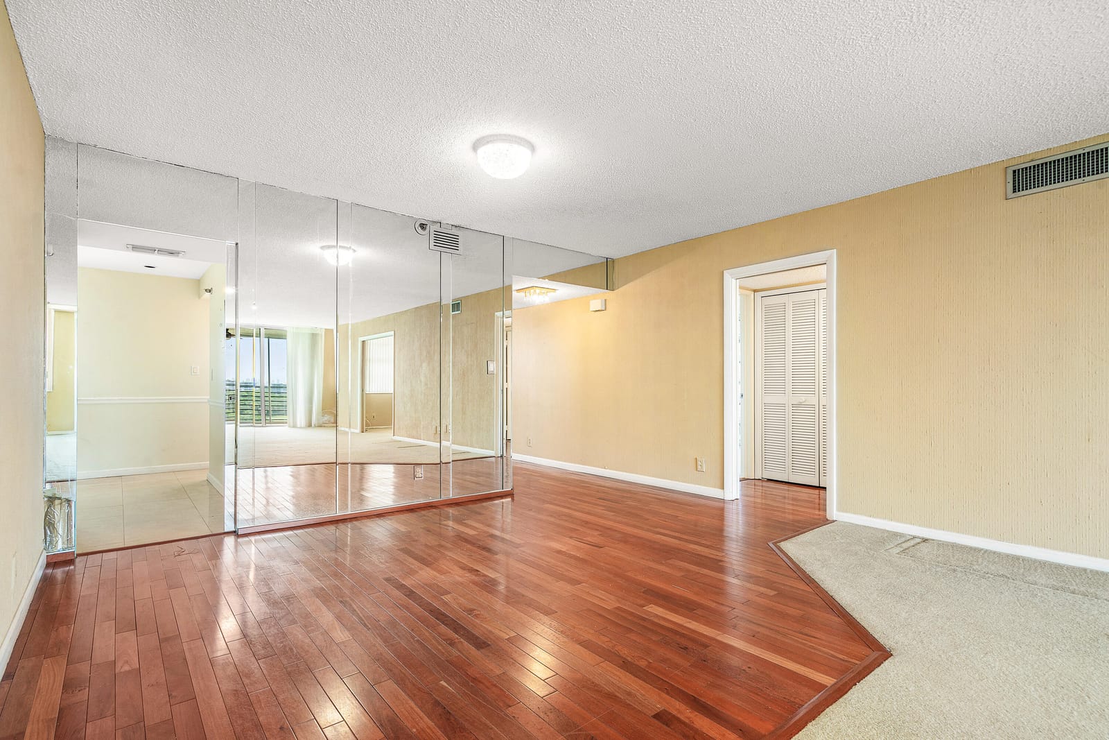 3520 Oaks Way 1004 — photo 2