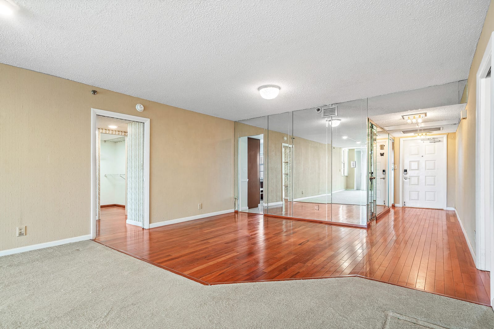 3520 Oaks Way 1004 — photo 4