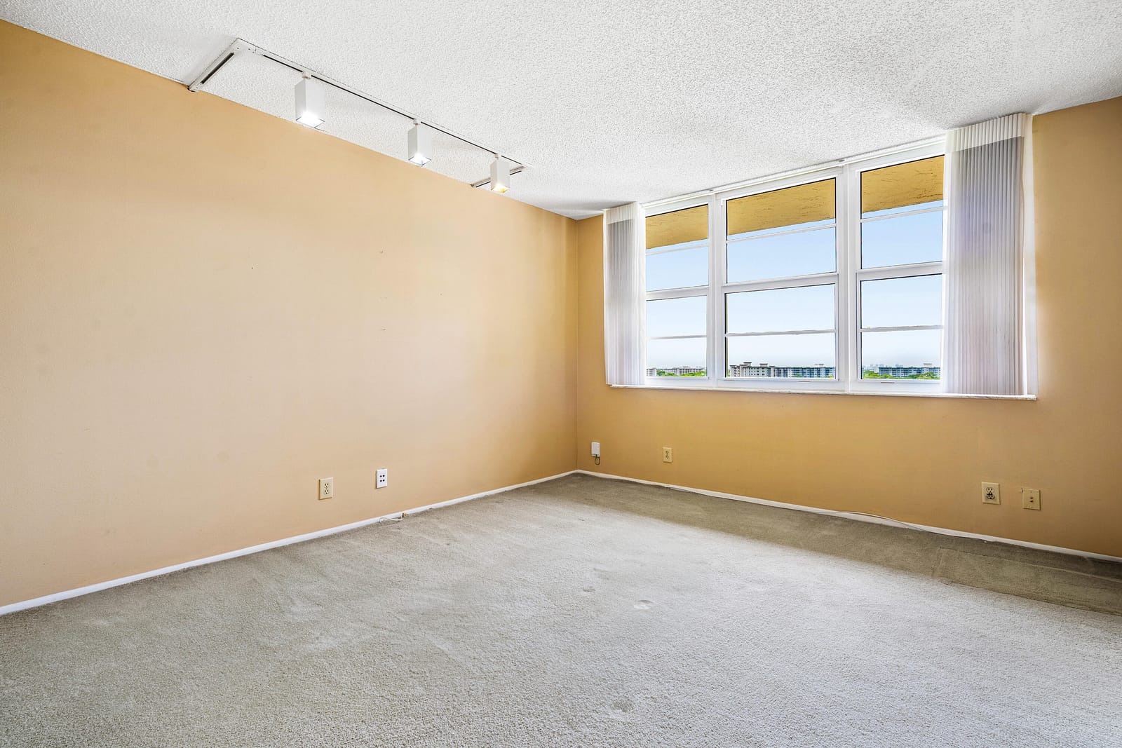 3520 Oaks Way 1004 — photo 7
