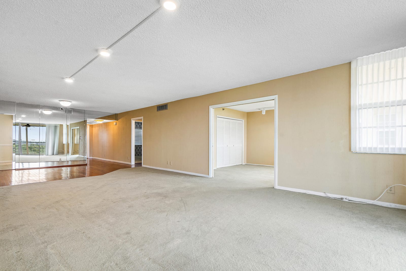 3520 Oaks Way 1004 — photo 9