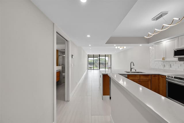 6547 Coral Lake Drive 411, Margate, FL 33063