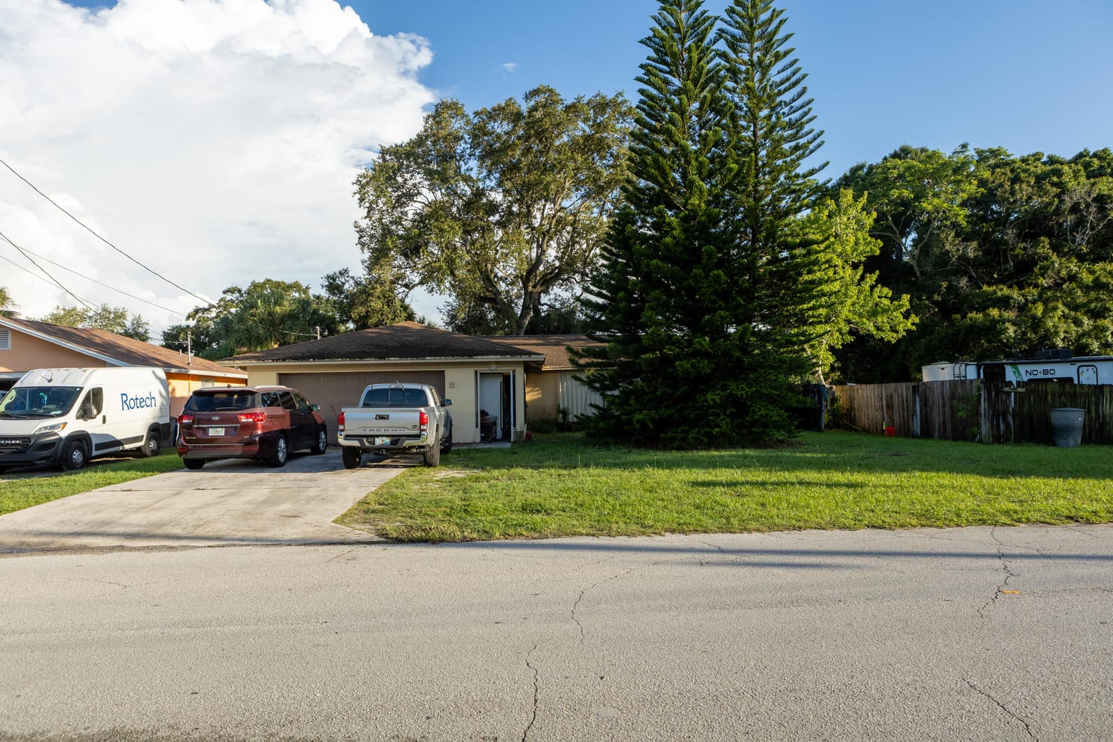 805 Ixoria Avenue — photo 2