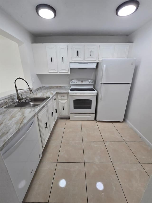 486 NW 165th St Road B306, Miami, FL 33169