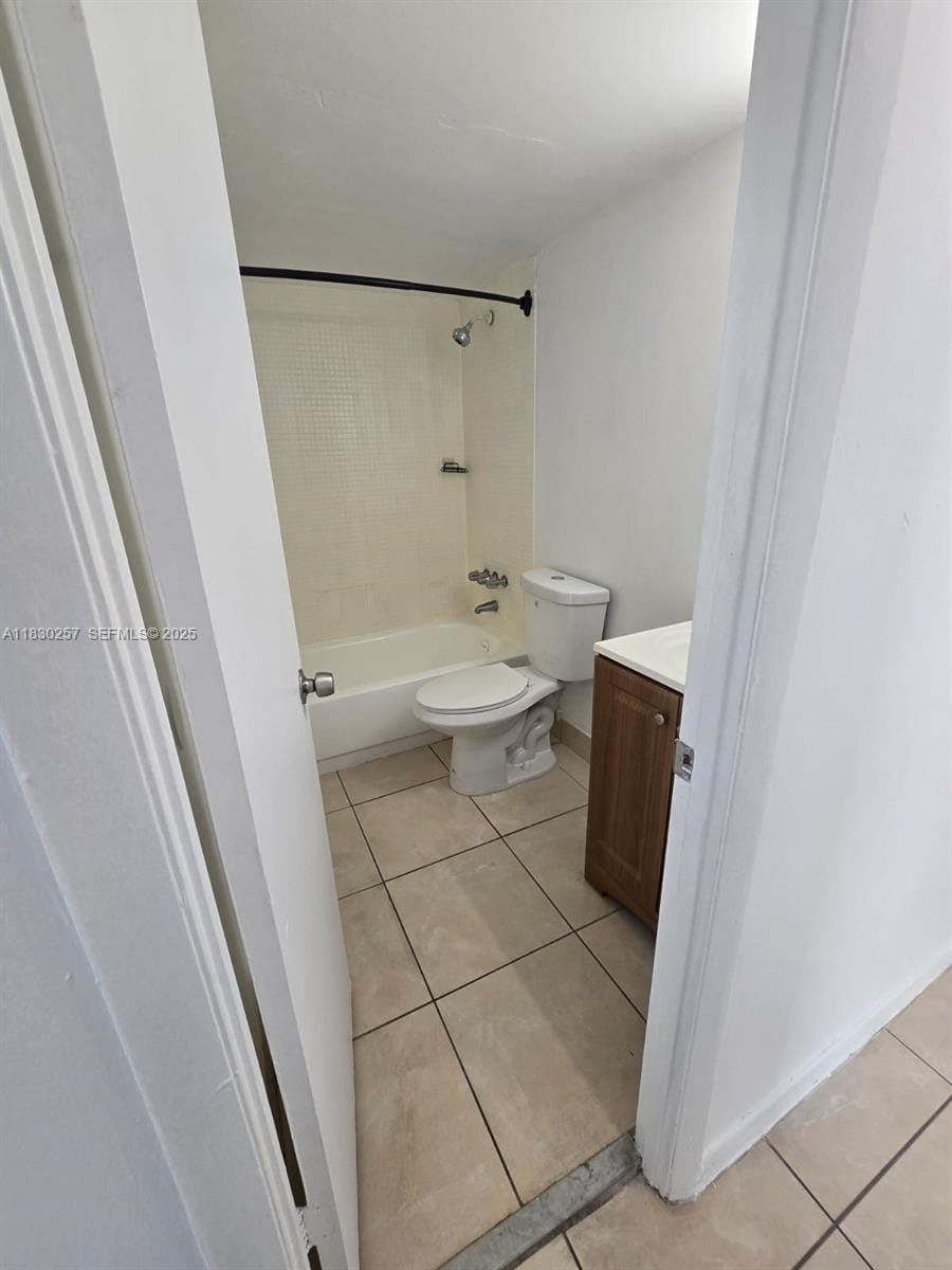 486 NW 165th St Road B306, Miami, FL 33169 photo 4