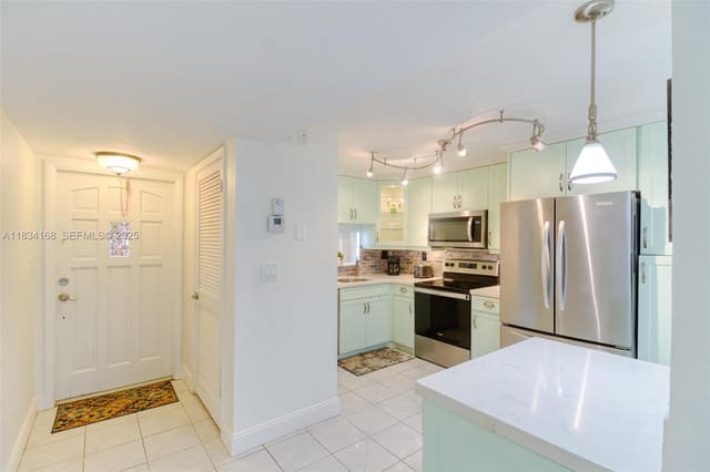 400 S Hollybrook Drive 109, Pembroke Pines, FL 33025