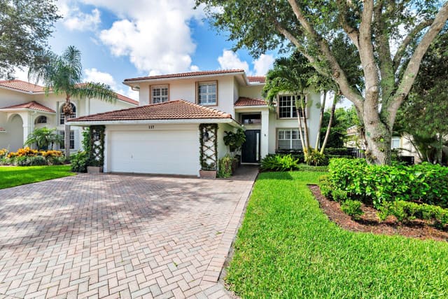 117 Hidden Hollow Drive, sold in Hidden Hollow, Palm Beach Gardens, FL