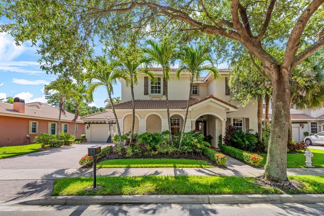 144 Via Veracruz, sold in Pines On Pennock Lane Pud 2, Jupiter, FL