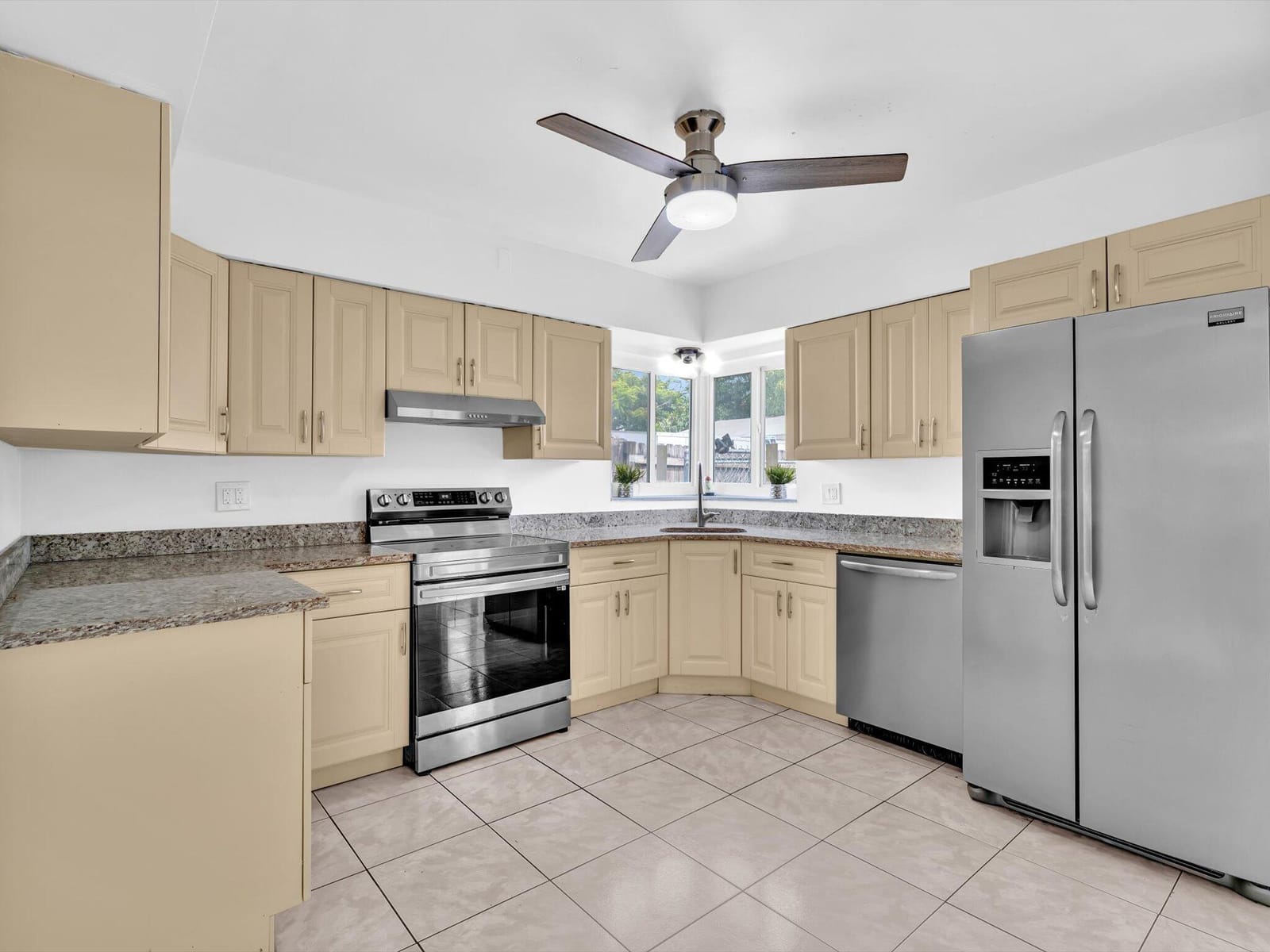 13 SE 14th Street, Dania Beach, FL 33004 photo 11