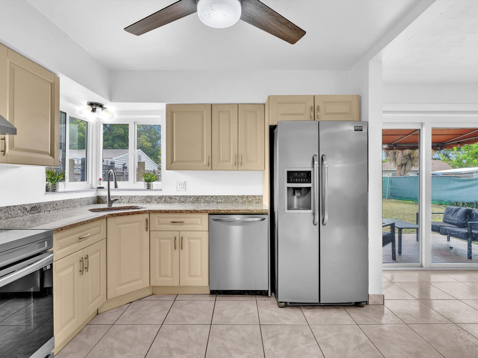 13 SE 14th Street, Dania Beach, FL 33004 photo 12