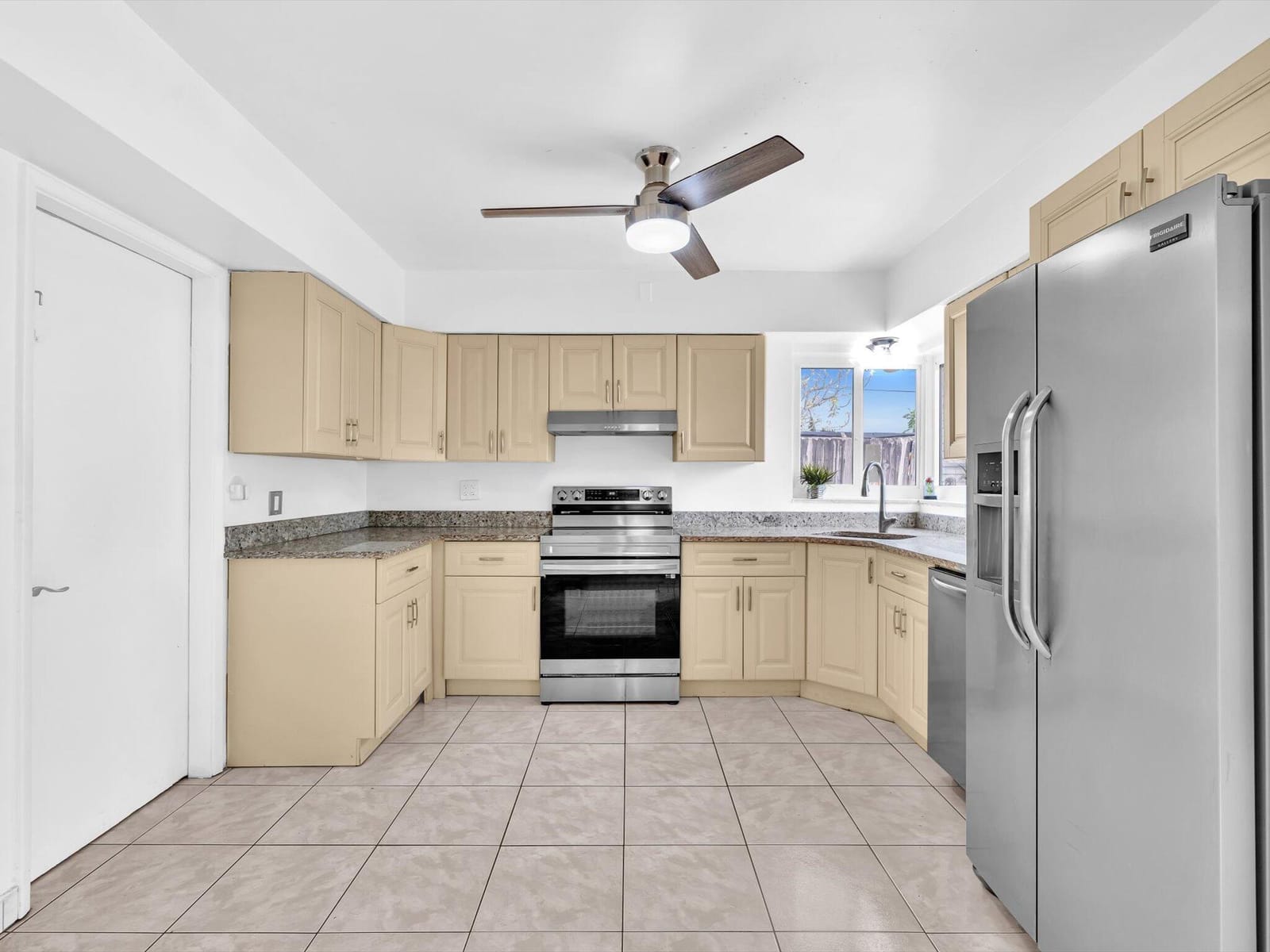 13 SE 14th Street, Dania Beach, FL 33004 photo 10