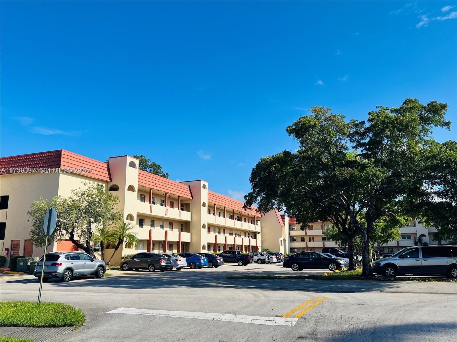 8020 N Sunrise Lakes Drive 108, Sunrise, FL 33322 photo 2
