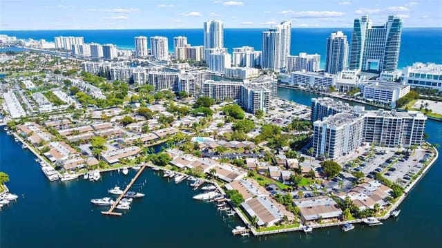 419 Leslie Drive 419, sold in Harbourwood Villas, Hallandale Beach, FL