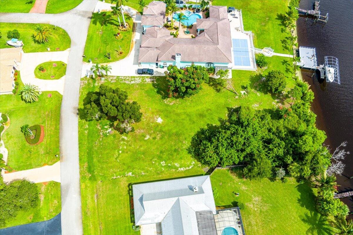 733 SE Hidden River Drive, Port St. Lucie, FL 34983 photo 2