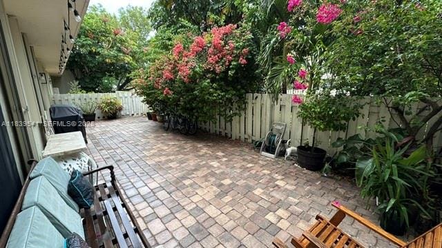 1655 NE 115th Street 14B, Miami, FL 33181 photo 2