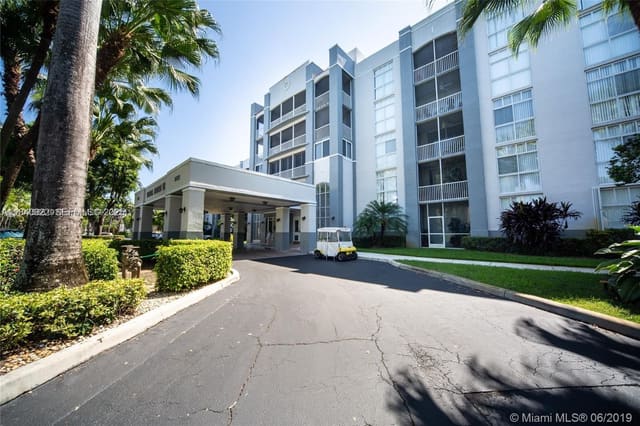 9725 NW 52nd Street 520, sold in Doral House Condo No 3, Doral, FL