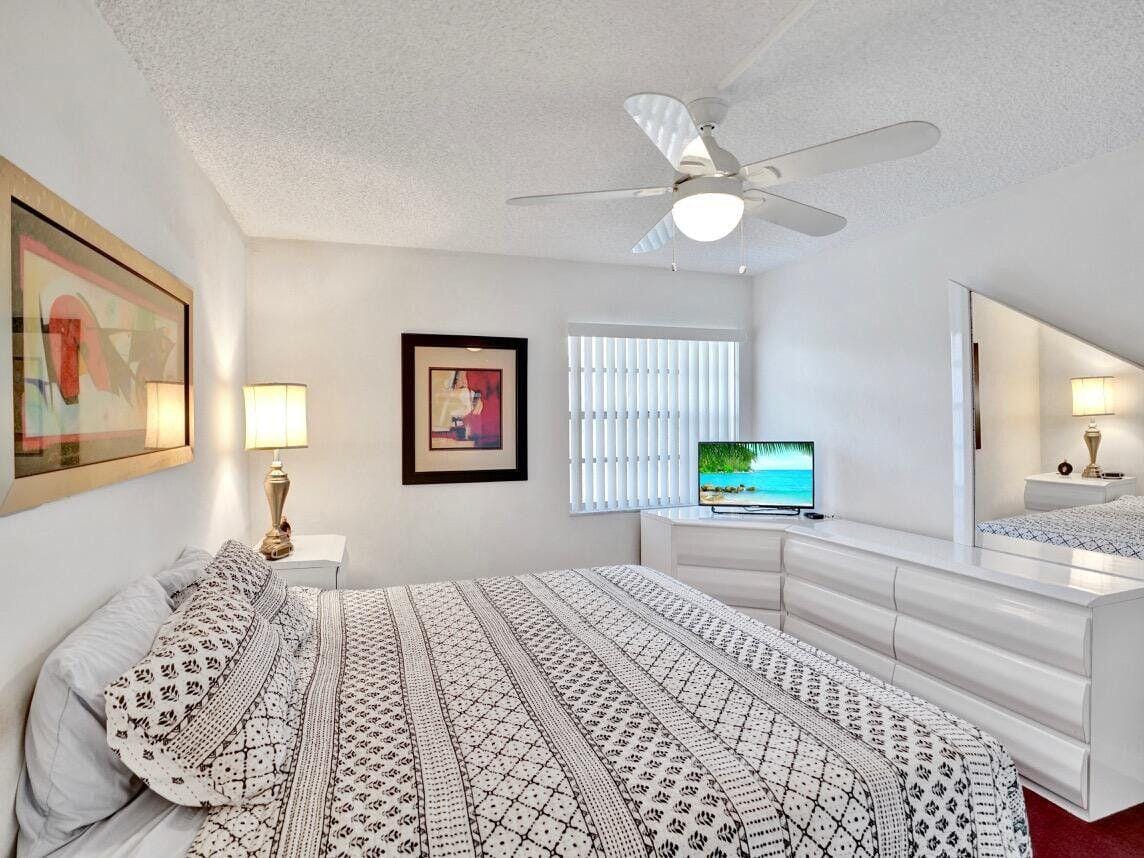 298 Burgundy G, Delray Beach, FL 33484 photo 18