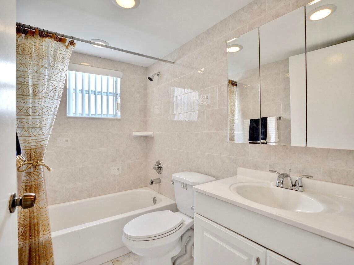 298 Burgundy G, Delray Beach, FL 33484 photo 25