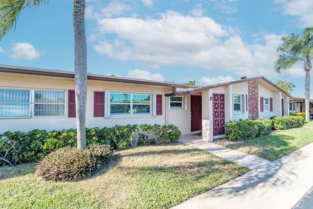 2990 Crosley Drive E D, sold in Cresthaven, West Palm Beach, FL