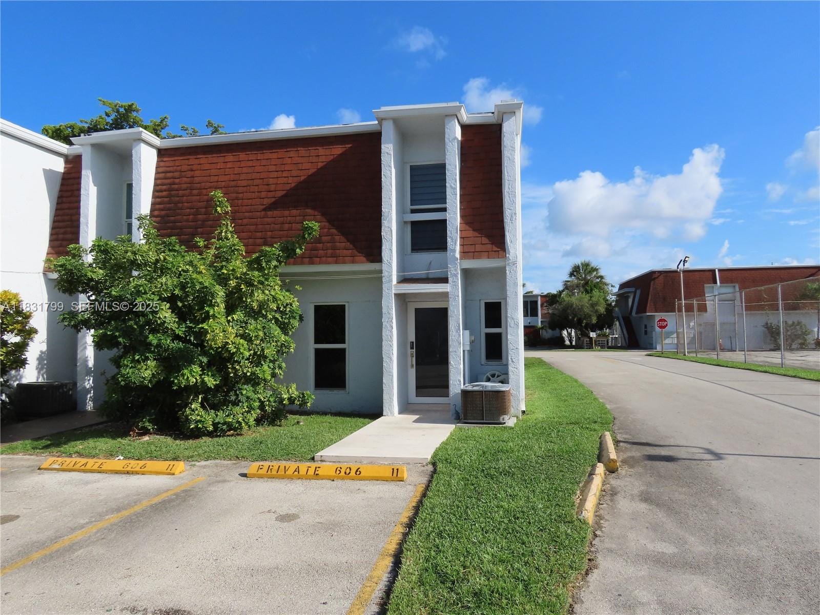606 NW 107th Avenue 11B, Miami, FL 33172