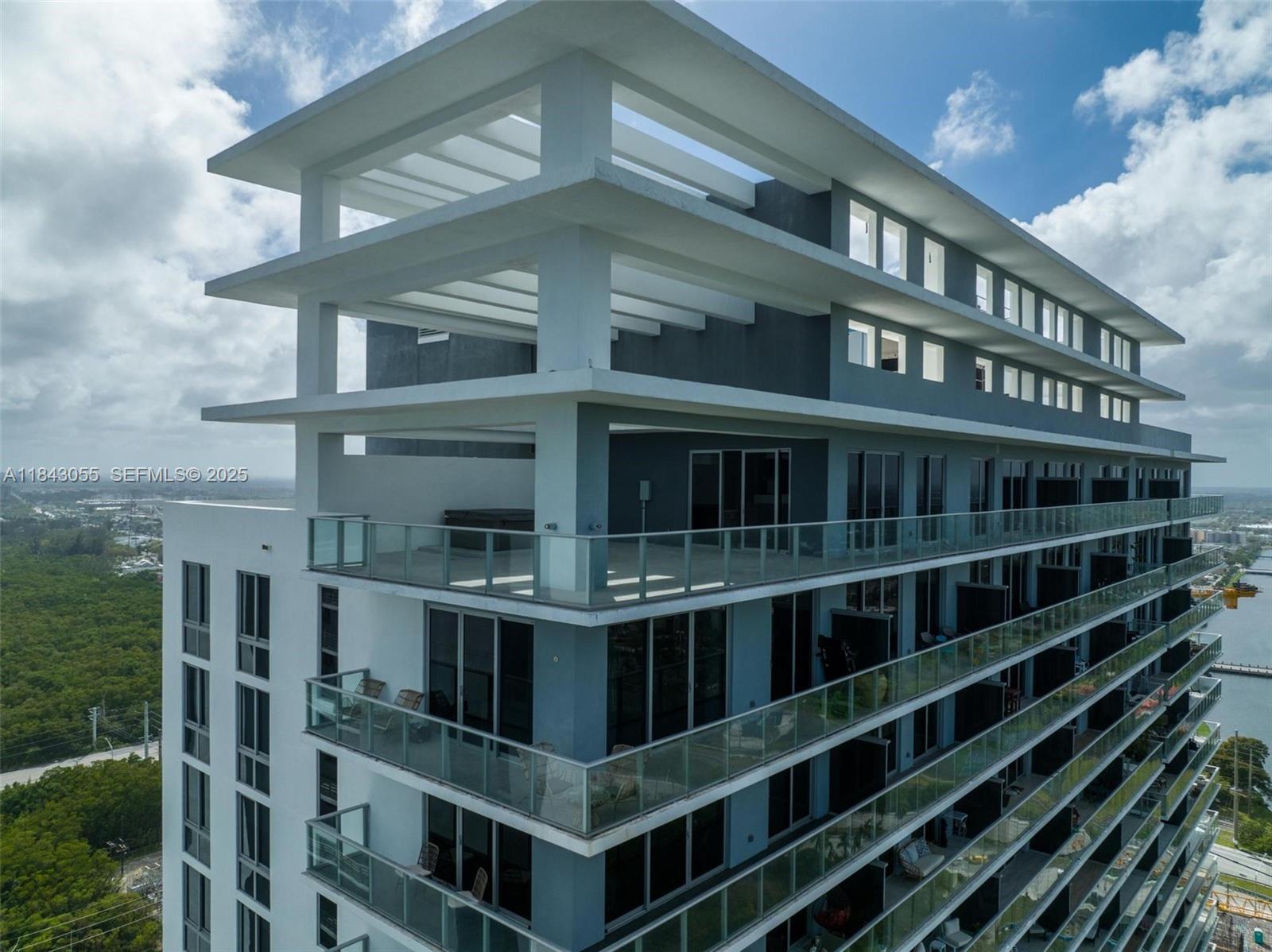 16385 Biscayne Boulevard 4, North Miami Beach, FL 33160, North Miami Beach