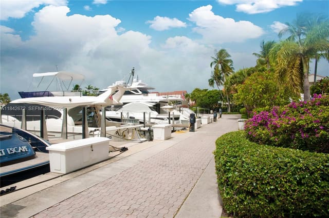 3600 Yacht Club Drive 402, sold in Harbor Towers, Aventura, FL