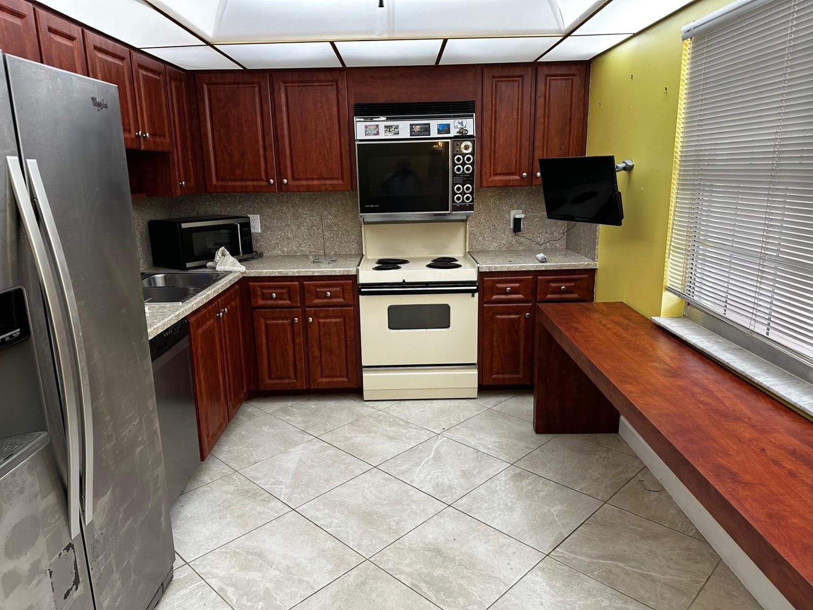 3520 Oaks Way 204 — photo 9