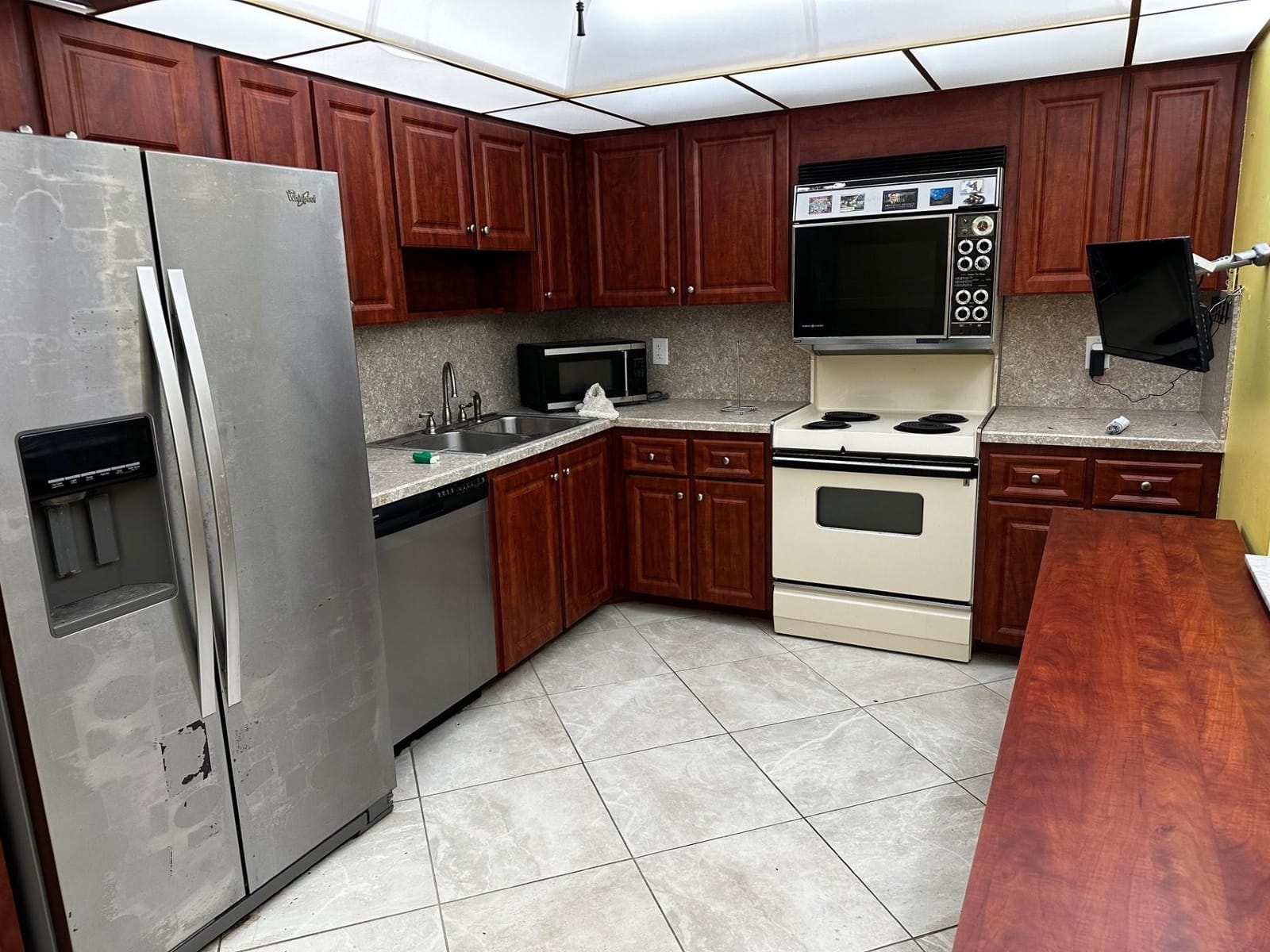 3520 Oaks Way 204 — photo 10