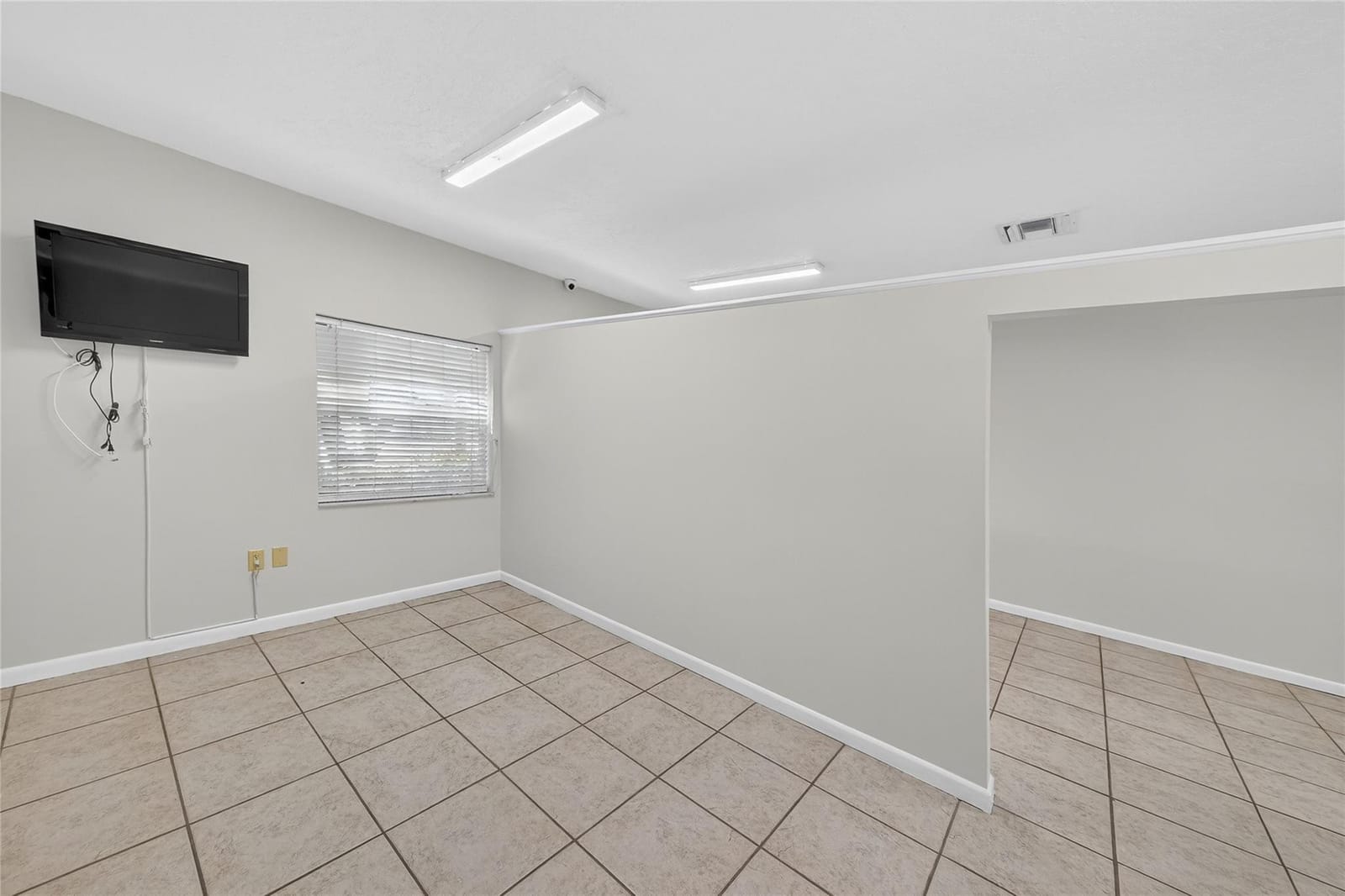 2520 N Dixie Highway — photo 4