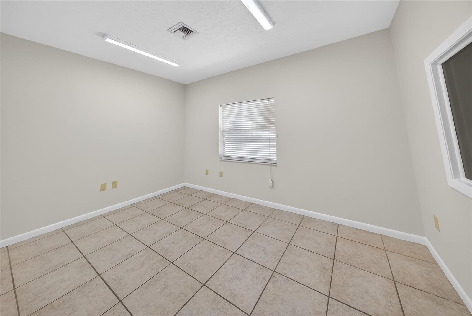 2520 N Dixie Highway — photo 9