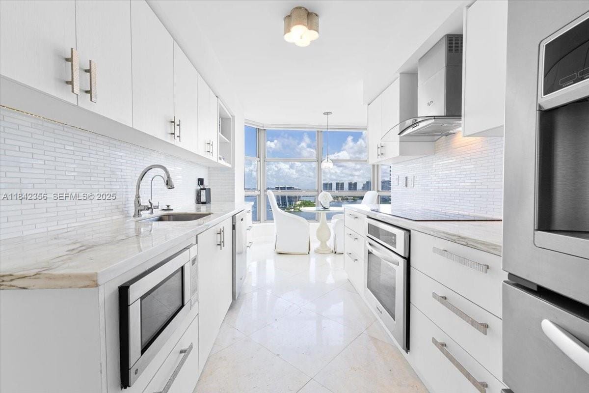 3500 Mystic Pointe Drive 2101 — photo 2