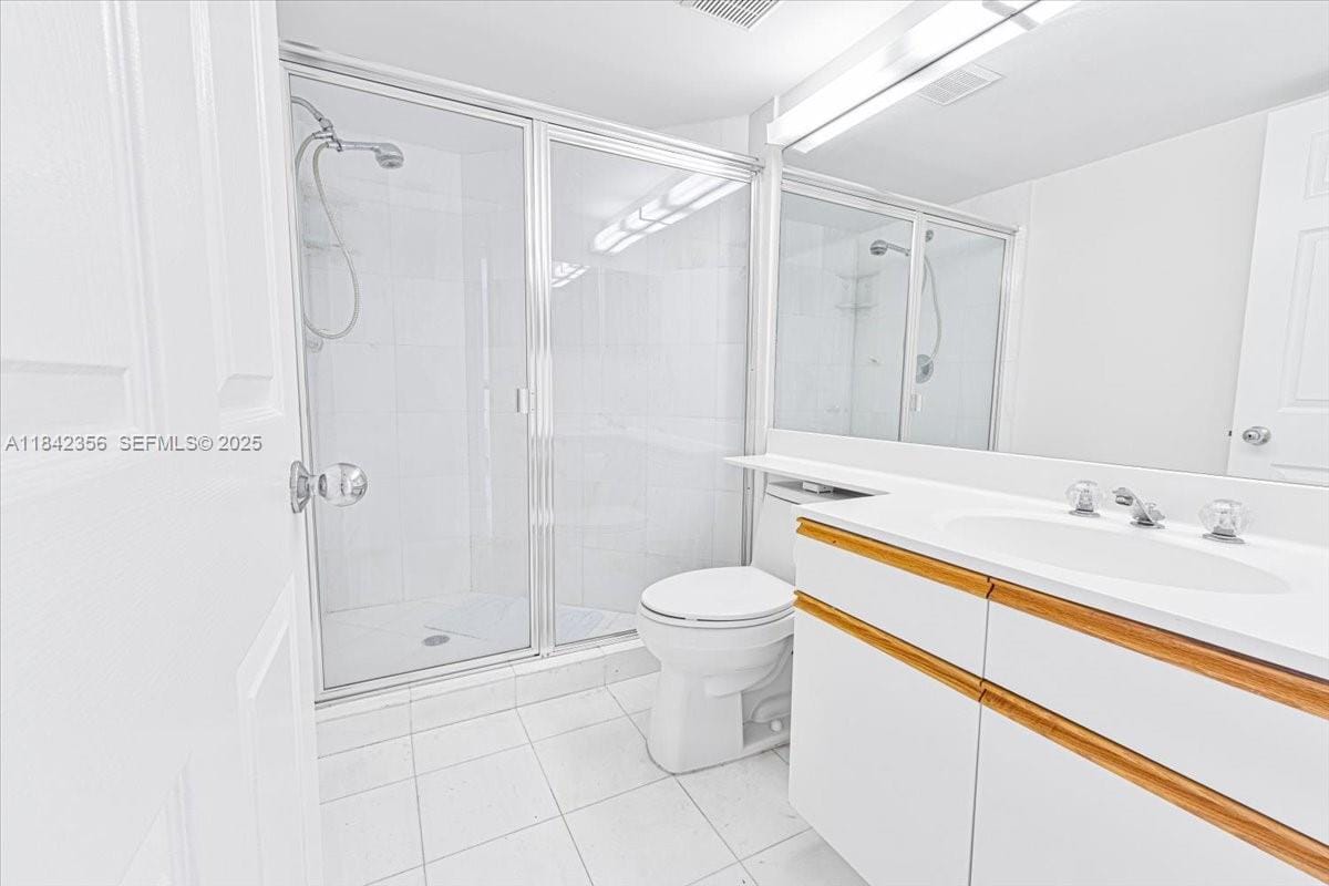 3500 Mystic Pointe Drive 2101 — photo 12