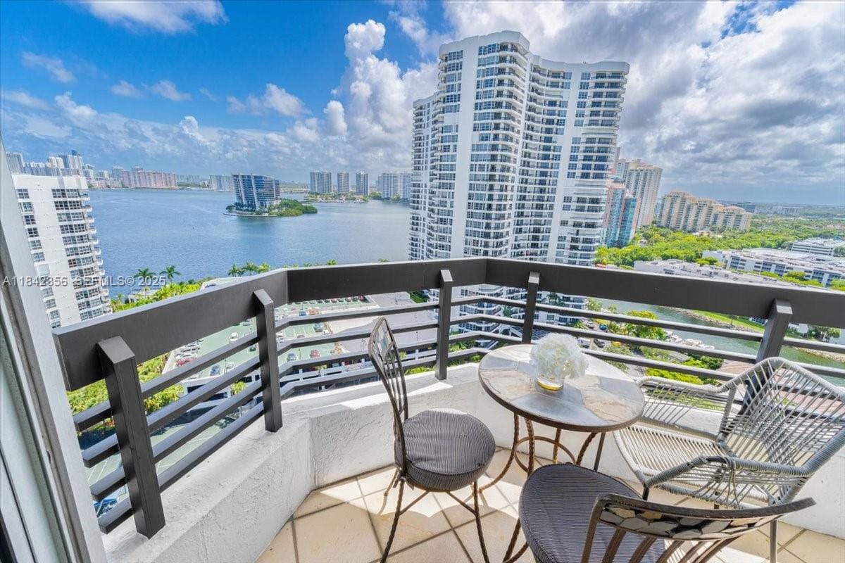3500 Mystic Pointe Drive 2101 — photo 4