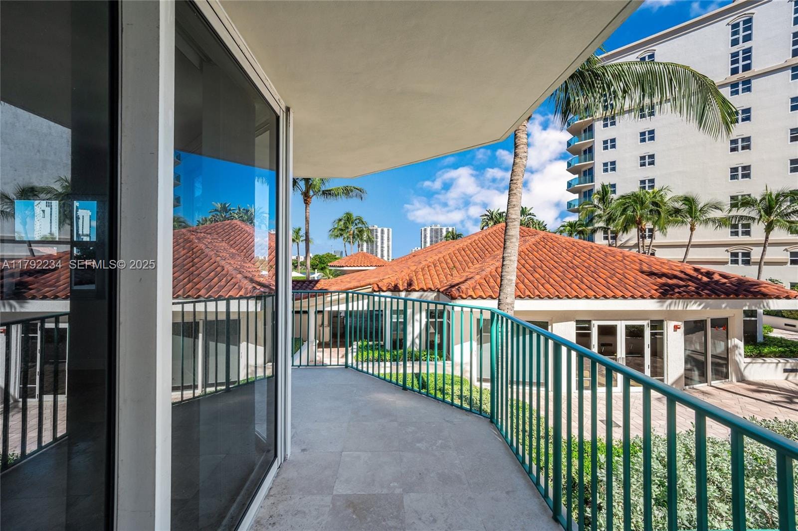 19900 E Country Club Drive 612, Aventura, FL 33180 photo 2