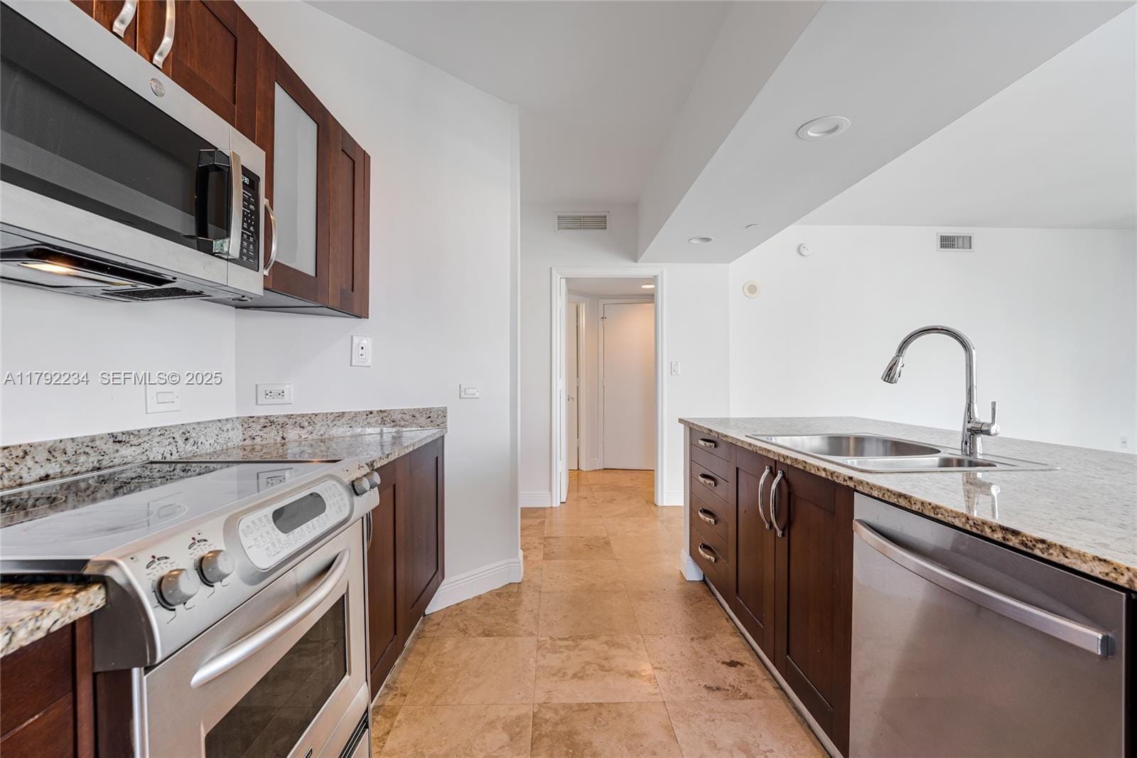 19900 E Country Club Drive 612, Aventura, FL 33180 photo 9
