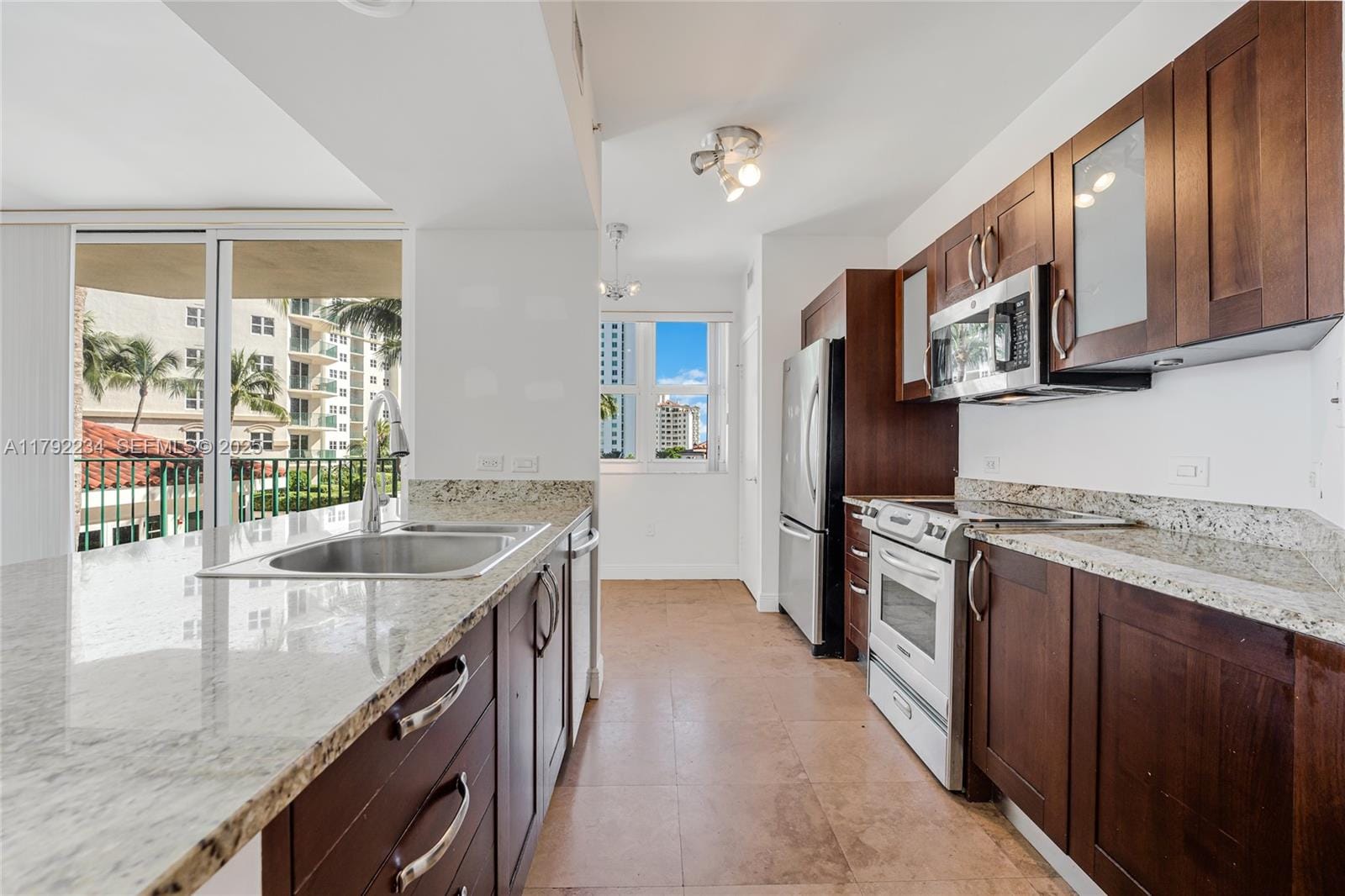 19900 E Country Club Drive 612, Aventura, FL 33180 photo 10