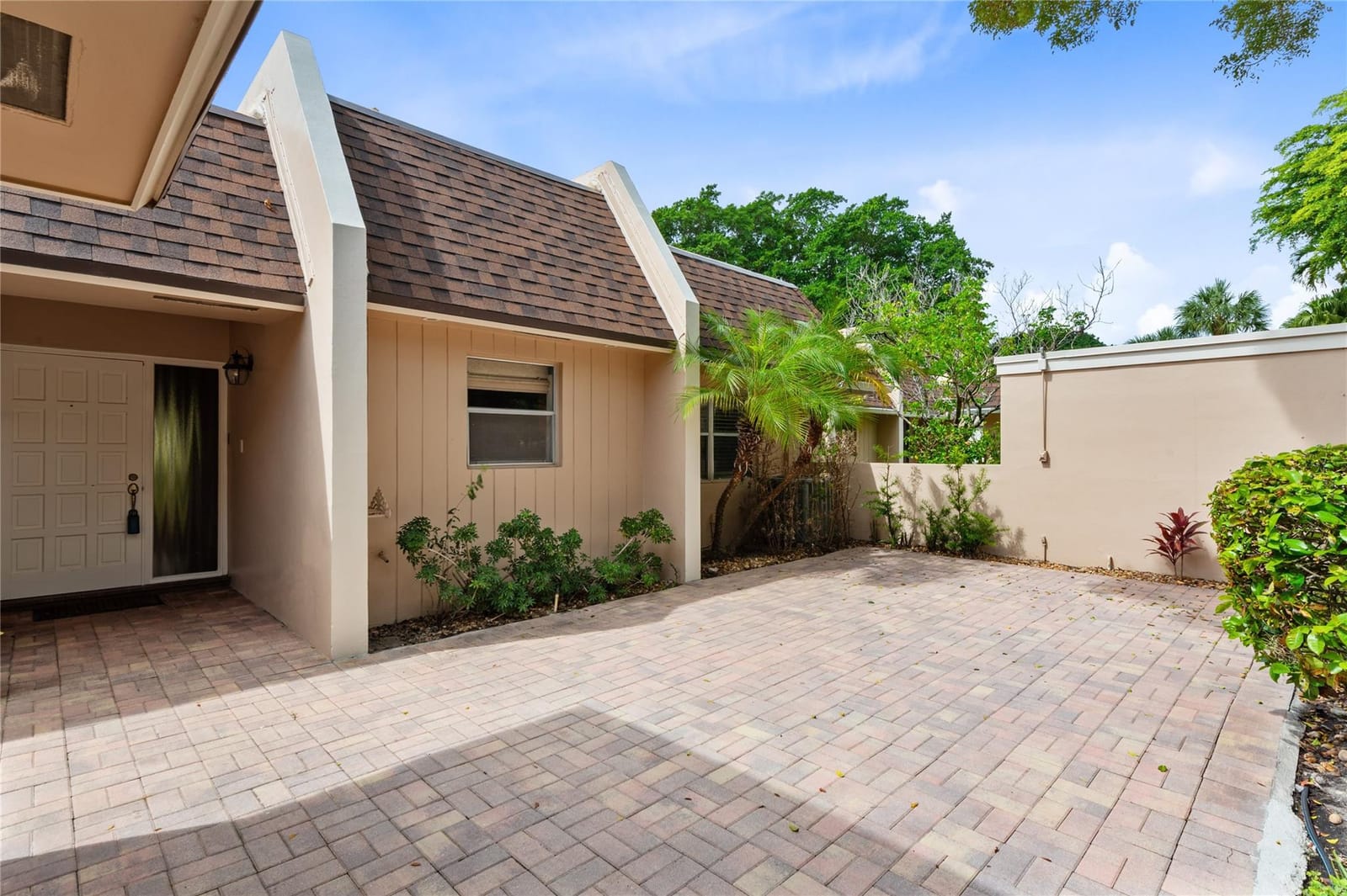 3753 Oaks Clubhouse Drive 3753 — photo 2