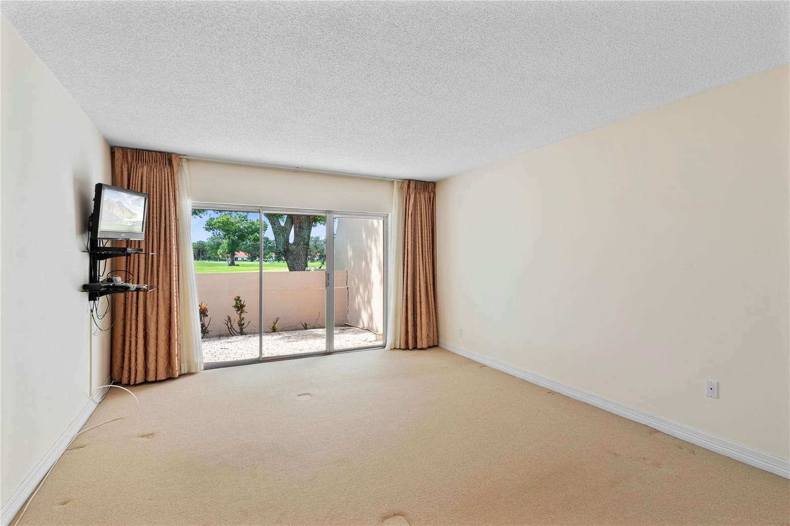 3753 Oaks Clubhouse Drive 3753 — photo 11