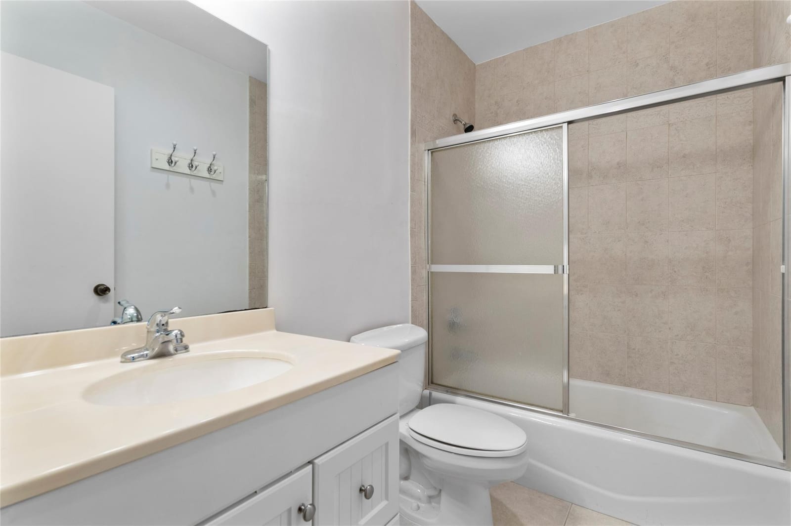 3753 Oaks Clubhouse Drive 3753, Pompano Beach, FL 33069 photo 17